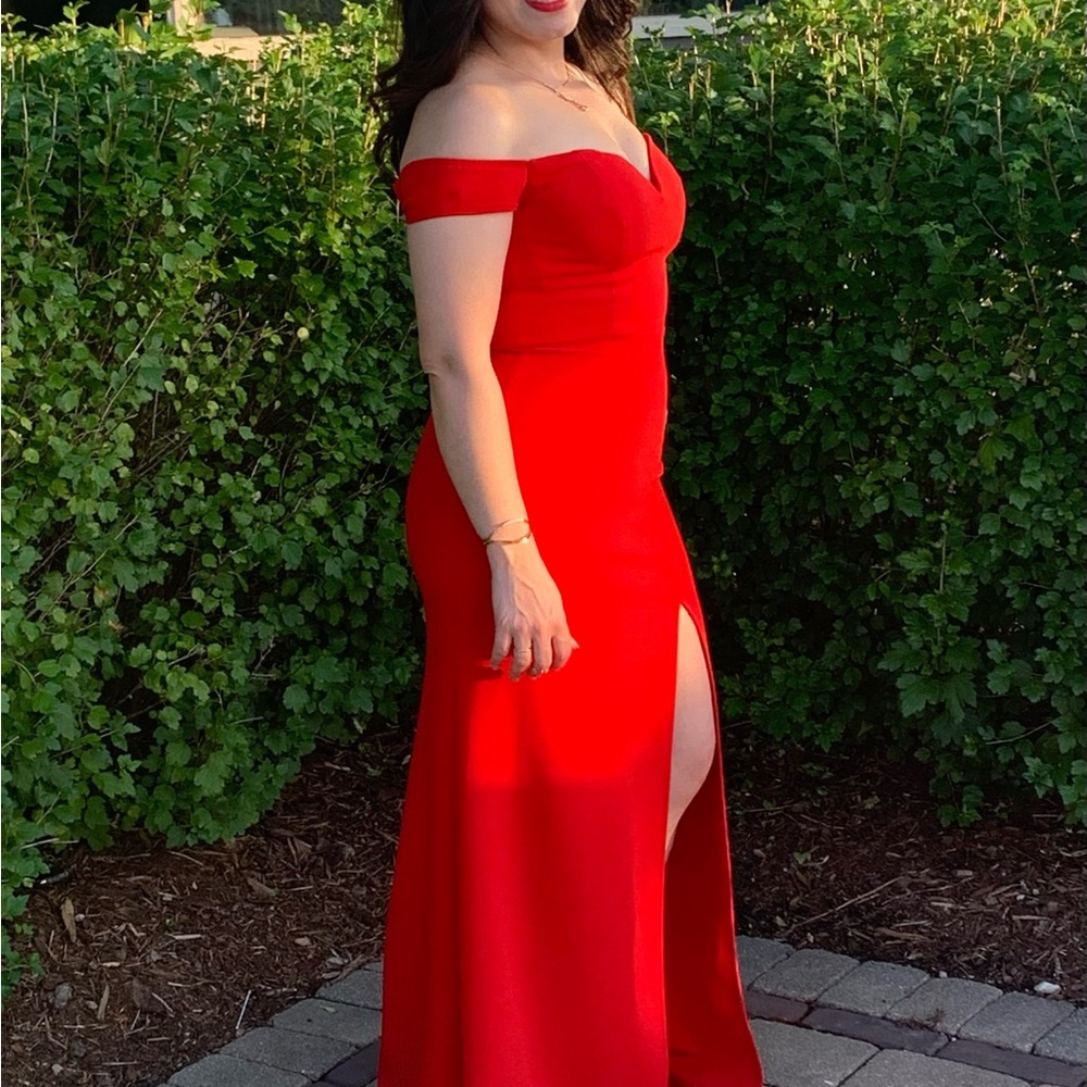 Windsor Elegant Red Sleeveless Dress